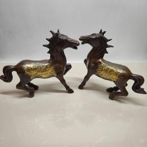 Chinesische antike Hand geschnitzt aus reinem Kupfer vergoldet Drache und Phoenix Muster Pferd Statue Ornament ein Paar, vorzüglich und einzigartig, Hauptdekoration