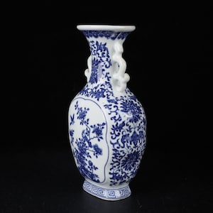 Collection blue and white double ear bottle,hand painted,flower and bird patterns vase,porcelain vase,exquisite shape,home decor