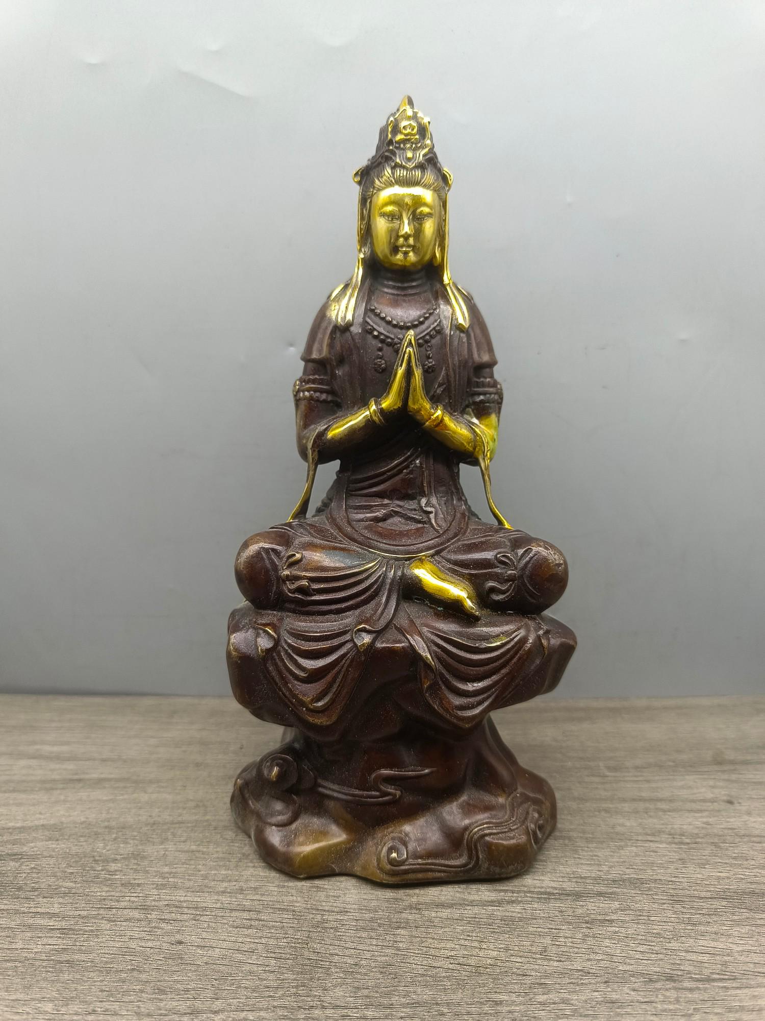 中国のアンティークの手彫り純銅金メッキ観音菩薩仏像装飾、美しい形