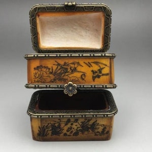 Boîte chinoise ancienne en os naturel, pure fabrication artisanale, peinte précieuse exquise