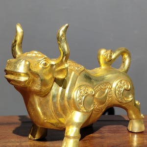 中国アンティーク手作り彫刻純銅金箔富貴牛像装飾、希少で絶妙、家の装飾