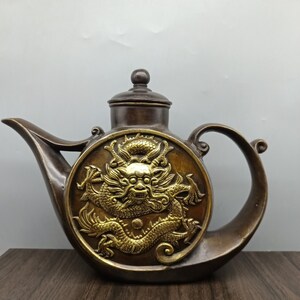 Ancient Chinese pure copper handmade carved dragon pattern wine pot is exquisite and rare,worth collecting