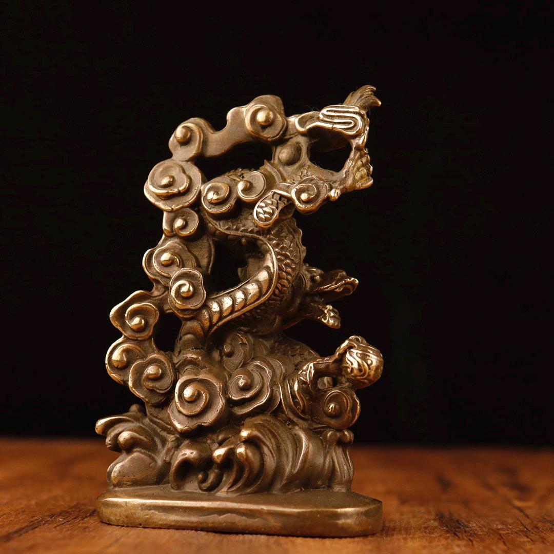 中国のアンティークの手彫りの純銅製の龍と鳳凰の像の装飾品。絶妙で