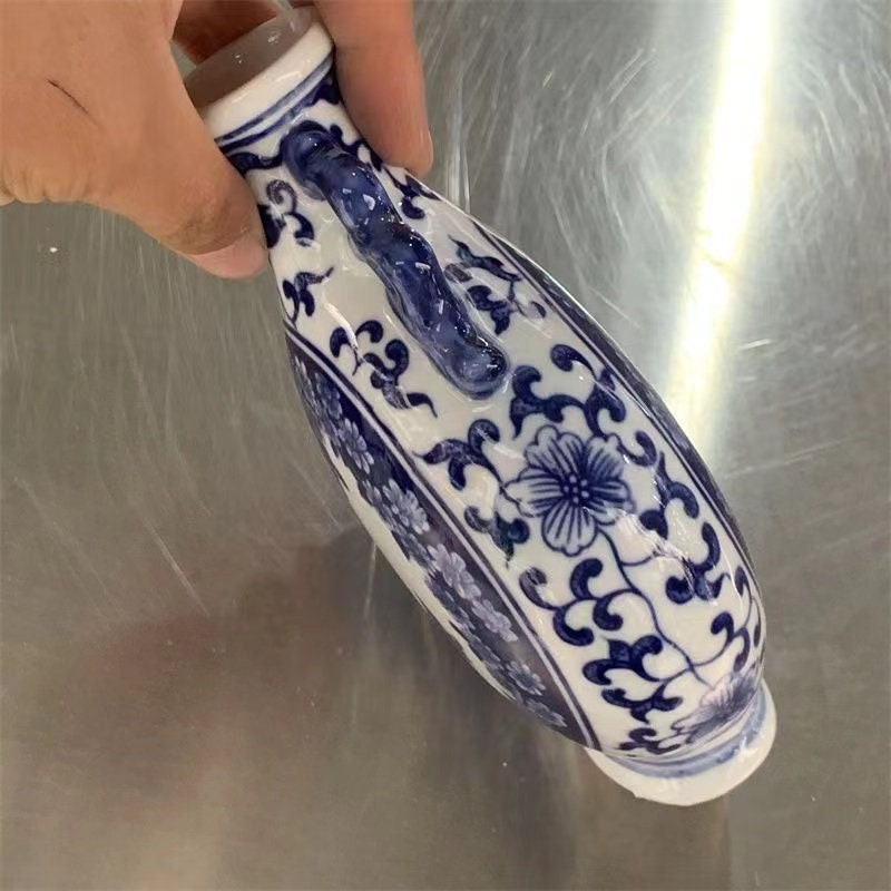 コレクションクラフト 青と白の磁器の花瓶 手描きの花柄の花瓶