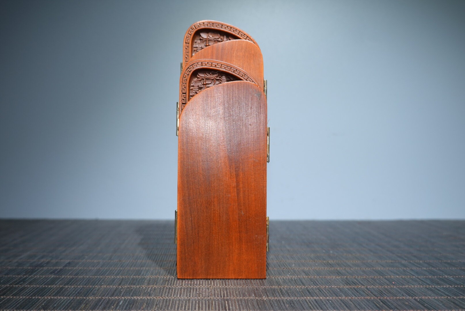 中国アンティーク天然ツゲの純粋な手彫りの八仙像の開いたスクリーンの