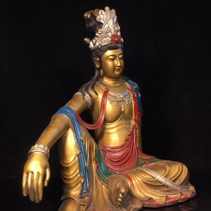 Chinesische antike Hand geschnitzt aus reinem Kupfer bemalt Guanyin Bodhisattva Buddha-Statue Ornamente, vorzüglich und selten, Form kann gesammelt werden