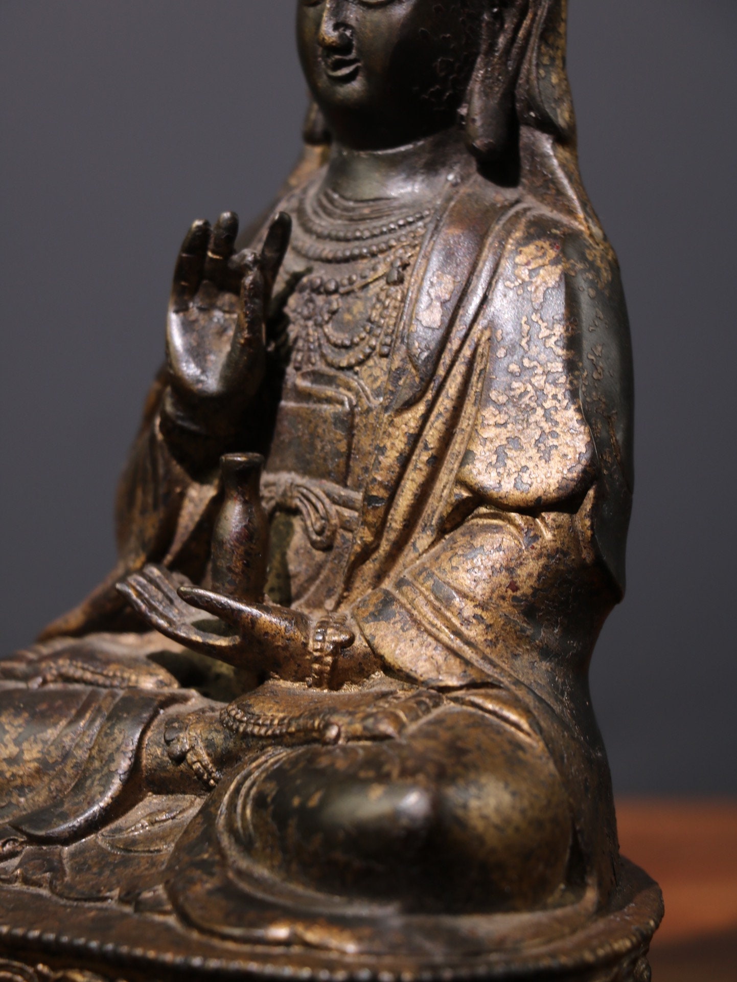 中国のアンティーク純銅ブロンズ彫刻観音像仏像装飾品、絶妙で貴重