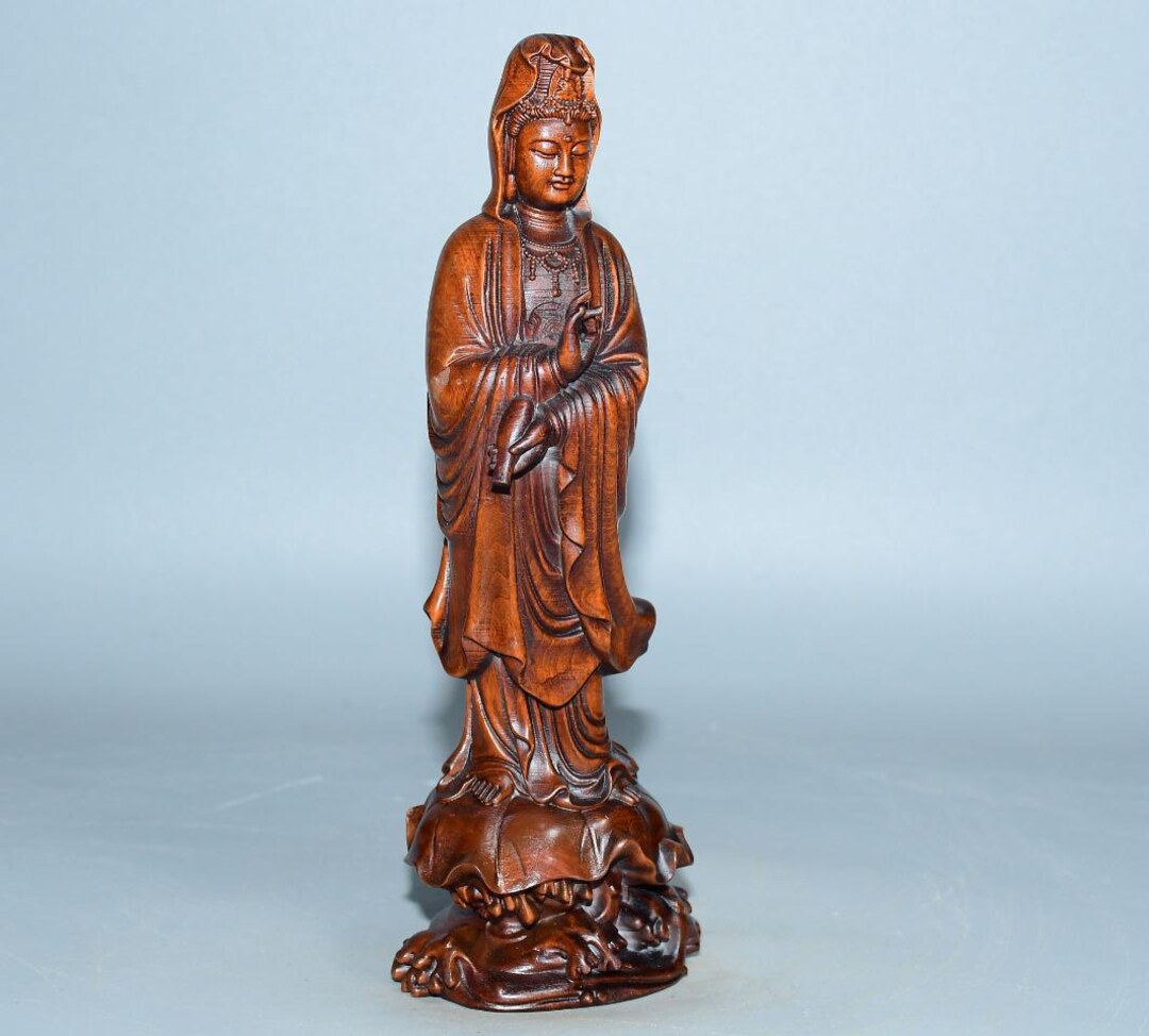中国の純粋な手彫りの天然ツゲの木の観音仏像の装飾、美しくて収集価値