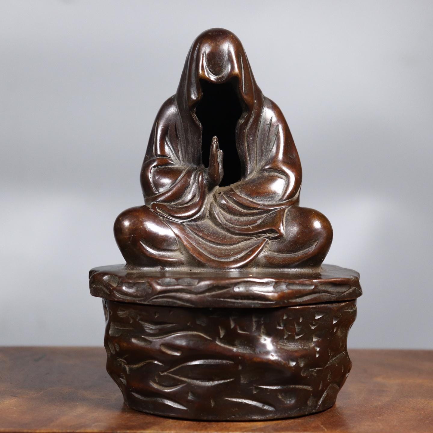 香炉 骨董品 お香立て 仏像 珍品 レア 中国のアンティークの手彫りの純銅製の仏像、中空の香炉の装飾品