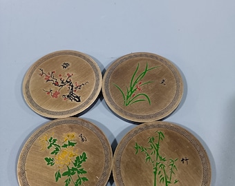 Antigüedades chinas cobre puro, latón tallado a mano ciruela, orquídea, bambú y crisantemo adornos de pisapapeles redondos