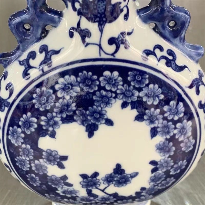 コレクションクラフト 青と白の磁器の花瓶 手描きの花柄の花瓶