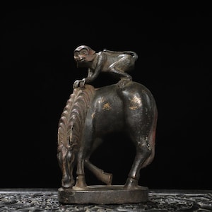 Antigua estatua china de cobre puro con forma de caballo y mono de la suerte, pieza rara y preciosa.