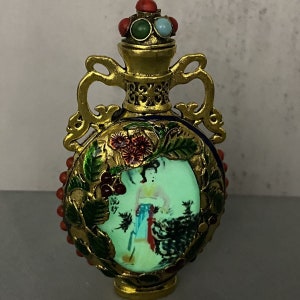 collect pure copper small bottle is inlaid with gems and exquisitely carved by hand.can be collected and used
