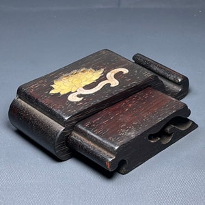 Chinesisches antikes handgeschnitztes natürliches Palisander Massivholz Intarsien Lotusmuster kleine Basis Ornament Vase Basis zweiteiliges Set