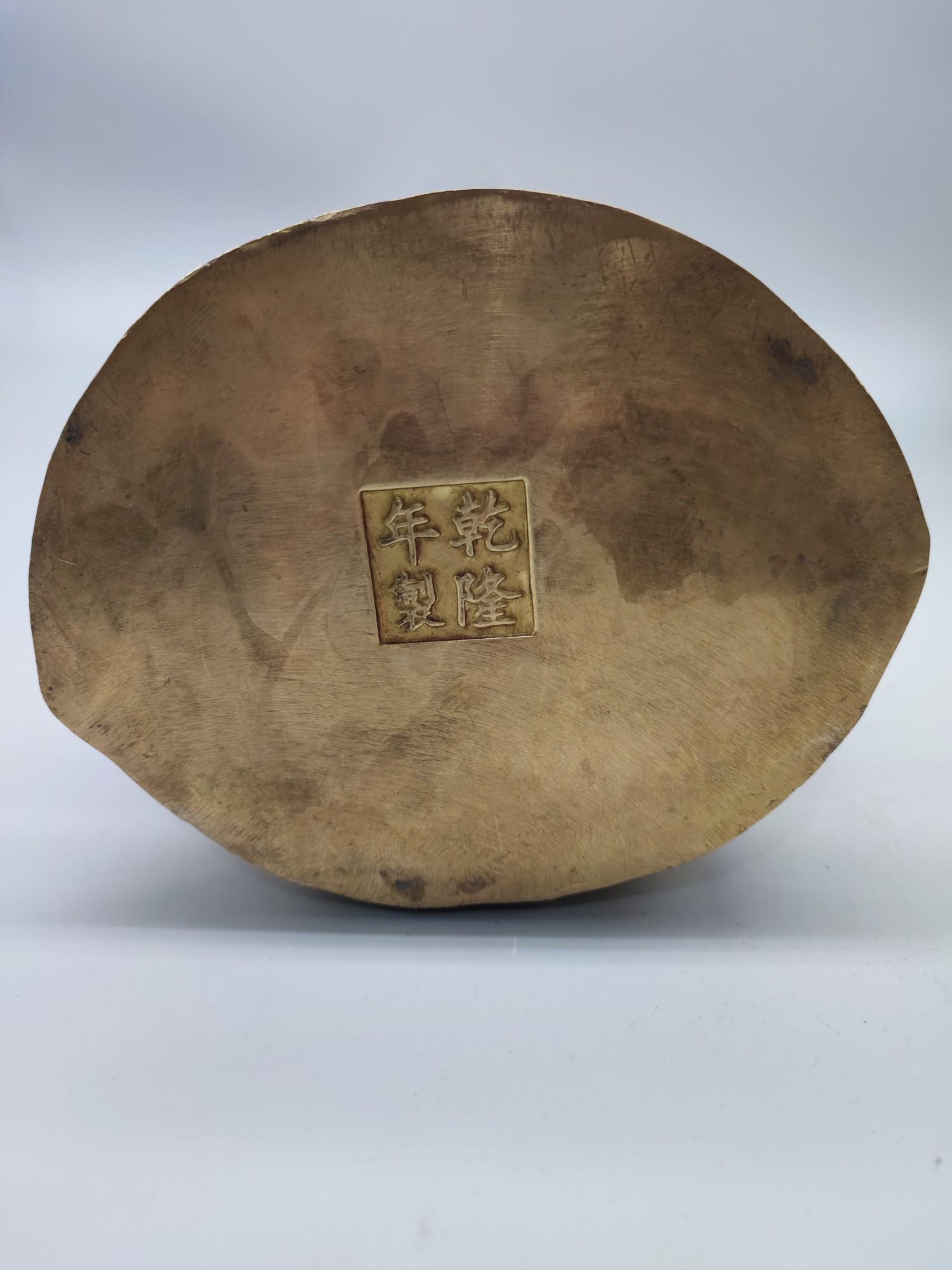 中国のアンティークの純粋な手彫りの純銅の観音菩薩仏像の装飾品、絶妙