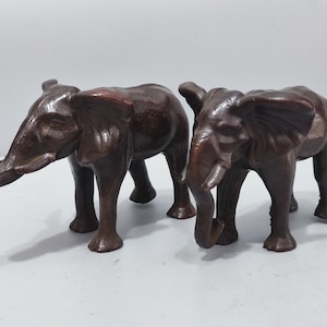 Estatua de elefante tallada a mano de latón antiguo un par, adorno de mascota de té decoración del hogar