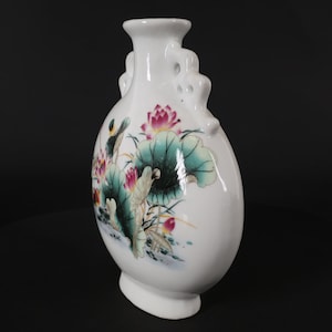 Exquisite blue and white porcelain lotus pattern flat vase ornament,ceramic vase home decoration