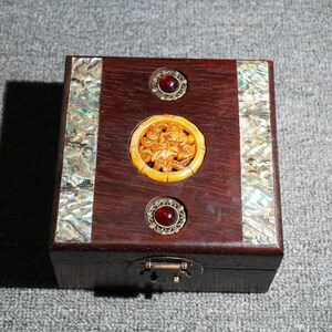 Chinese pure hand carved rosewood inlaid gems exquisit pattern jewelry box gift box decoration,precious and unique