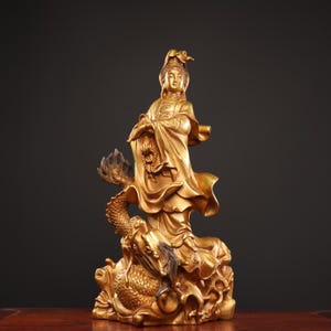 Exquisite und seltene, handgeschnitzte Guanyin-Bodhisattva-Buddha-Statue aus Kupfer, ein kostbares und einzigartiges Schmuckstück.