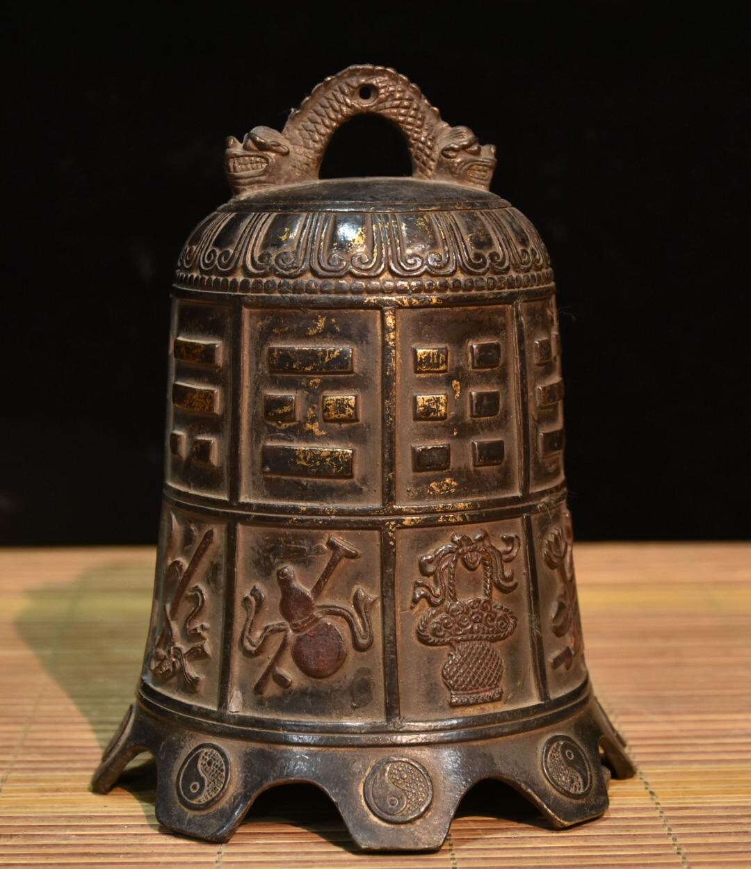 中国 中古 旧家収蔵 銅器製鐘 中国製の手彫り銅製八宝模様の鐘飾り。精巧で貴重、コレクションや実用