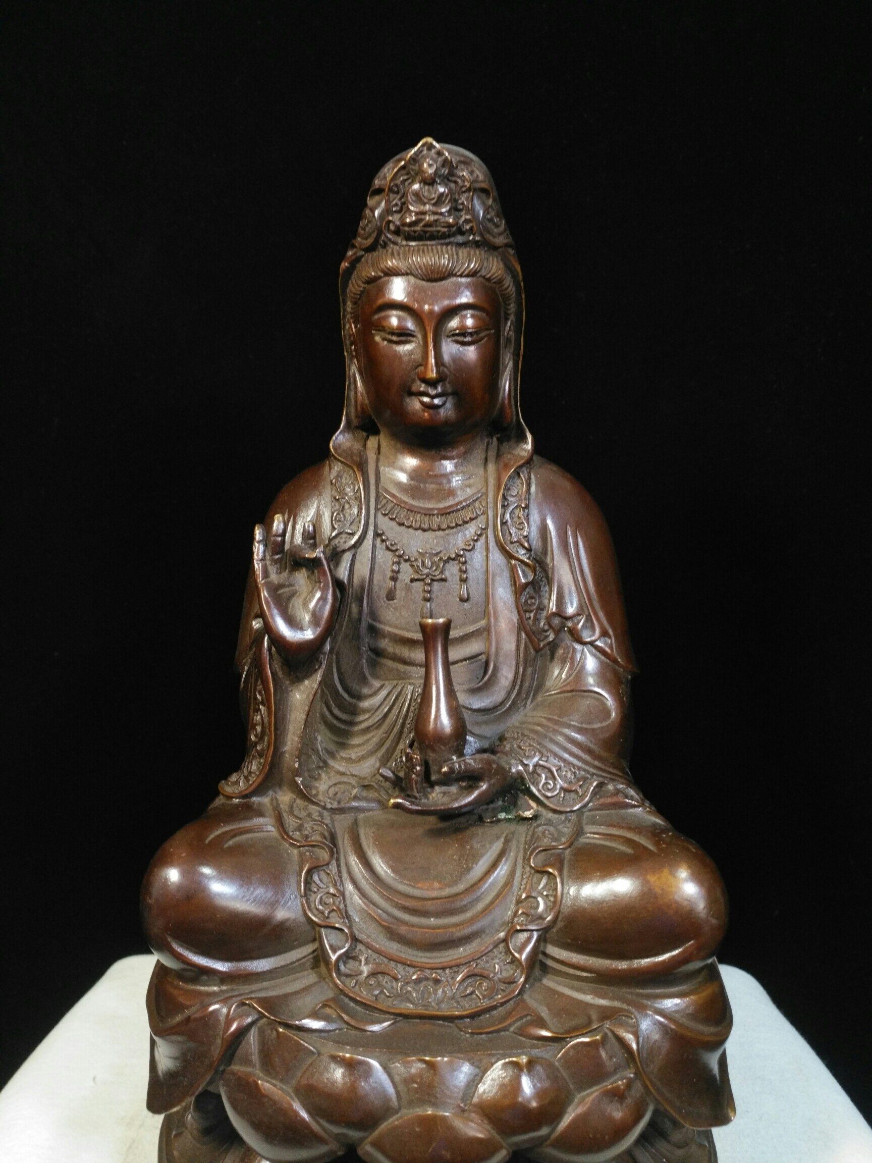 中国の純粋な手彫りの絶妙でユニークな純銅ブロンズ観音菩薩像の仏像の