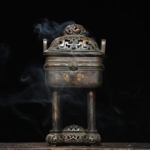 Hand carved copper incense burner ornament, unique incense holder, rare desktop decoration, can be used