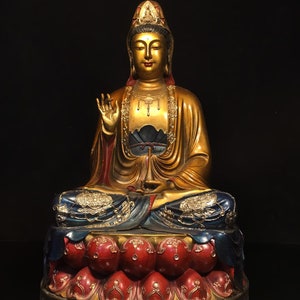 Chinas reine handgeschnitzte exquisite und einzigartige reine kupfergemalte Lotusbasis Guanyin Bodhisattva Ornamente, können gesammelt und verwendet werden