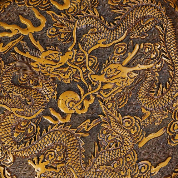 中国のユニークな手作りの彫刻が施された黄色の漆器の龍の模様の丸い箱