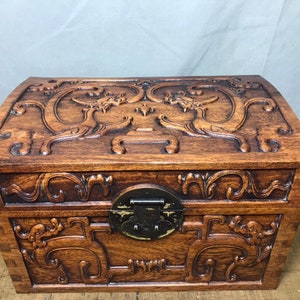 Collect hand carved natural rosewood dragon pattern jewelry boxes,storage boxes,exquisite and precious,can be collected