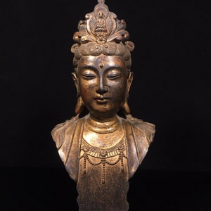 中国の純粋な手彫りの絶妙でユニークな純銅の彩色観音菩薩の装飾品