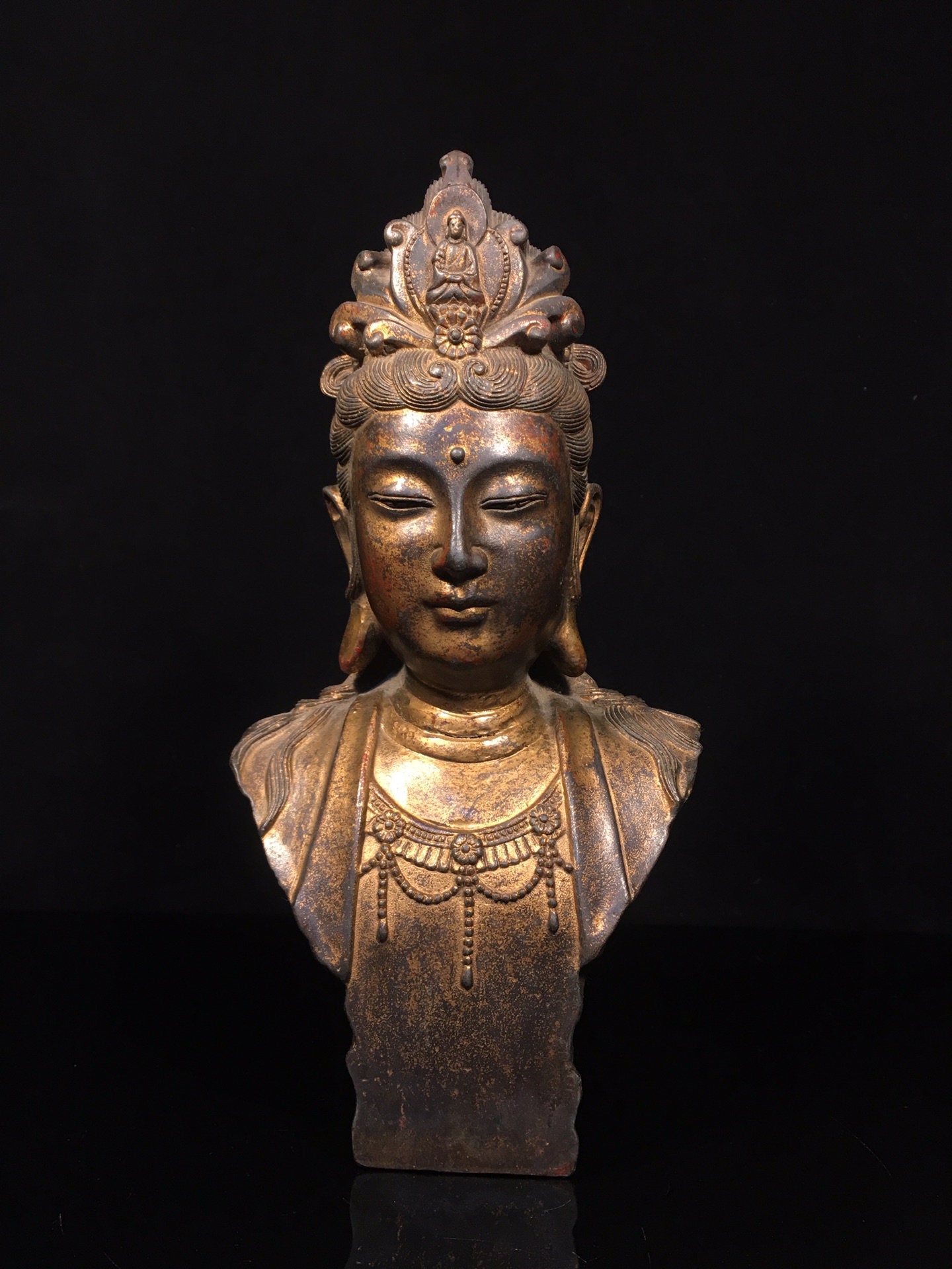 Chinese pure hand-carved exquisite and unique pure copper bronze statue of Guanyin Bodhisattva Buddha ornament,worth collecting