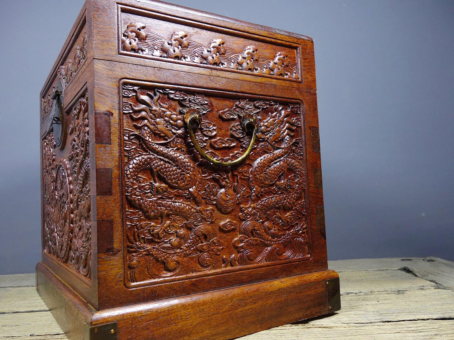 Chinese Handcrafted Exquisite and Unique Rosewood Dragon Pattern