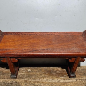 Chinesischer reiner handgeschnitzter exquisiter kleiner Kang-Tisch aus Palisander, der Sammlungswert hat und verwendet wird