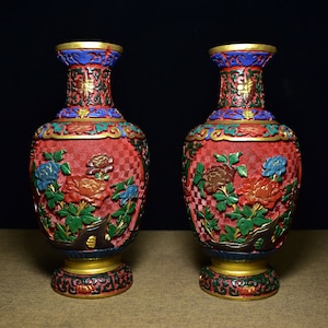 A pair of Chinese statue hand-carved painted lacquerware vases exquisite pattern home decoration,precious and unique,collected