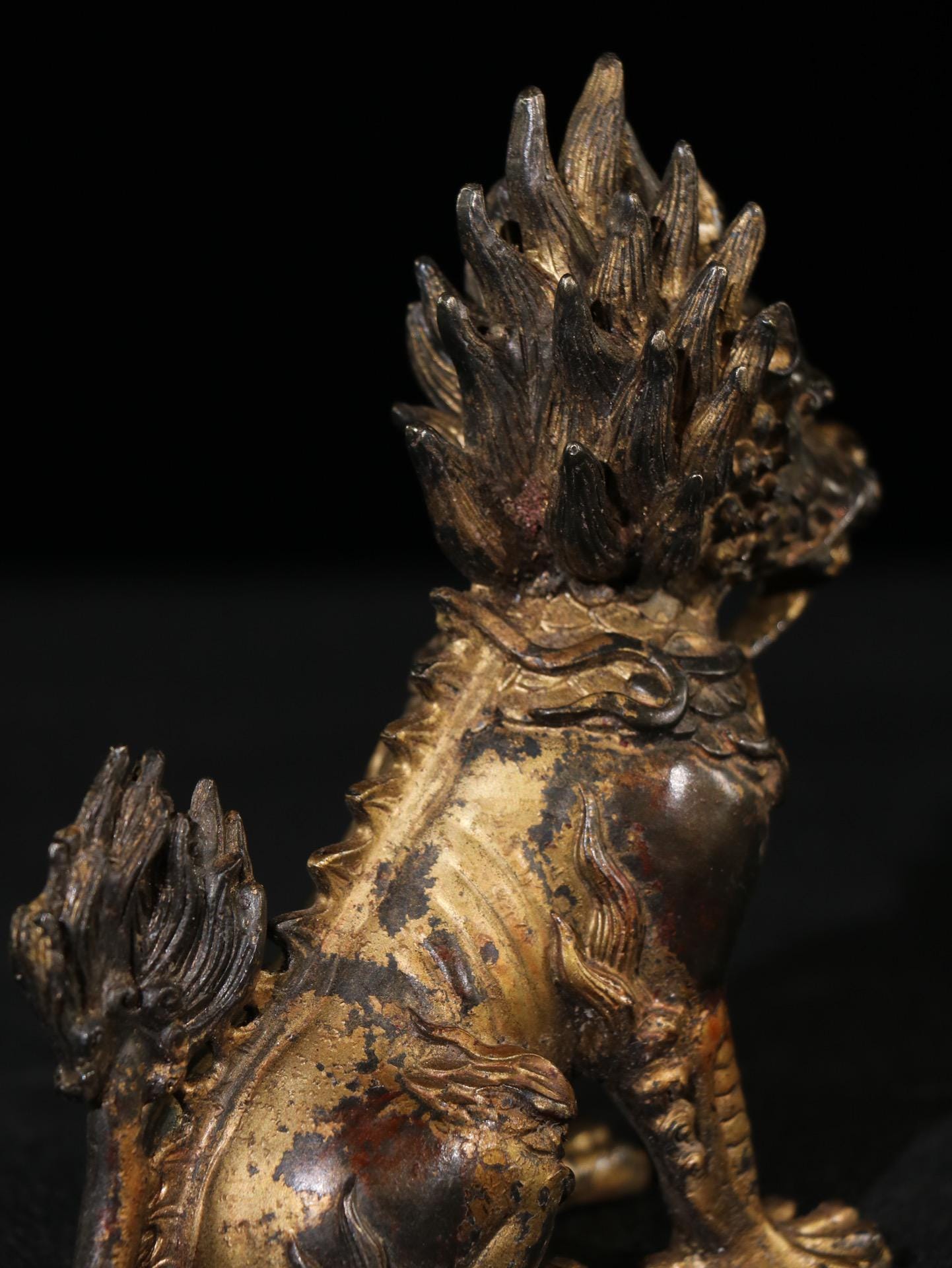 中国のアンティークの純粋な手彫りの絶妙で珍しい純銅の吉兆の獣の麒麟