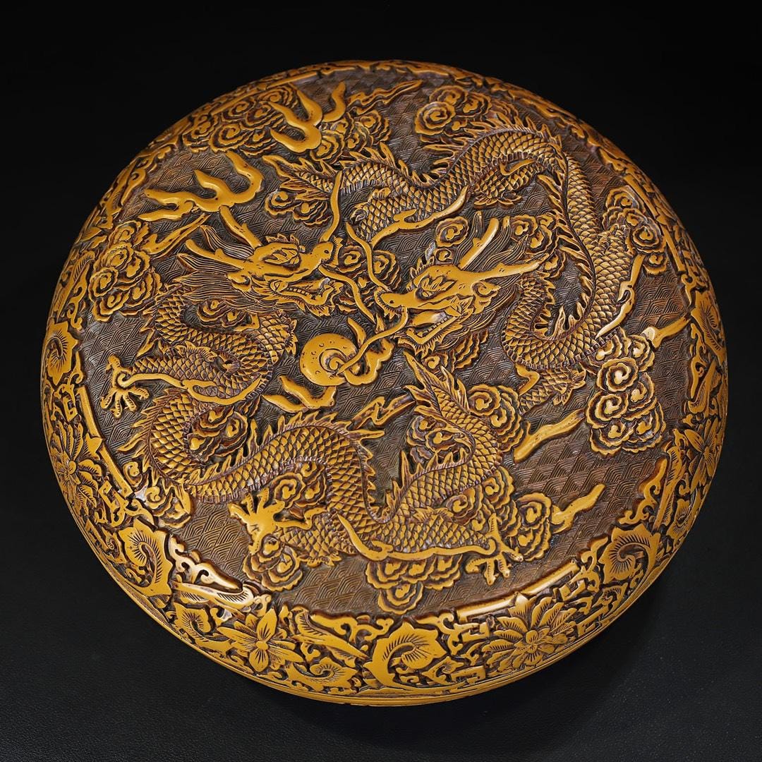 龍文様　漆工箱　アンティーク品 龍文様 漆工箱 アンティーク品 中国のユニークな手作りの彫刻が施され
