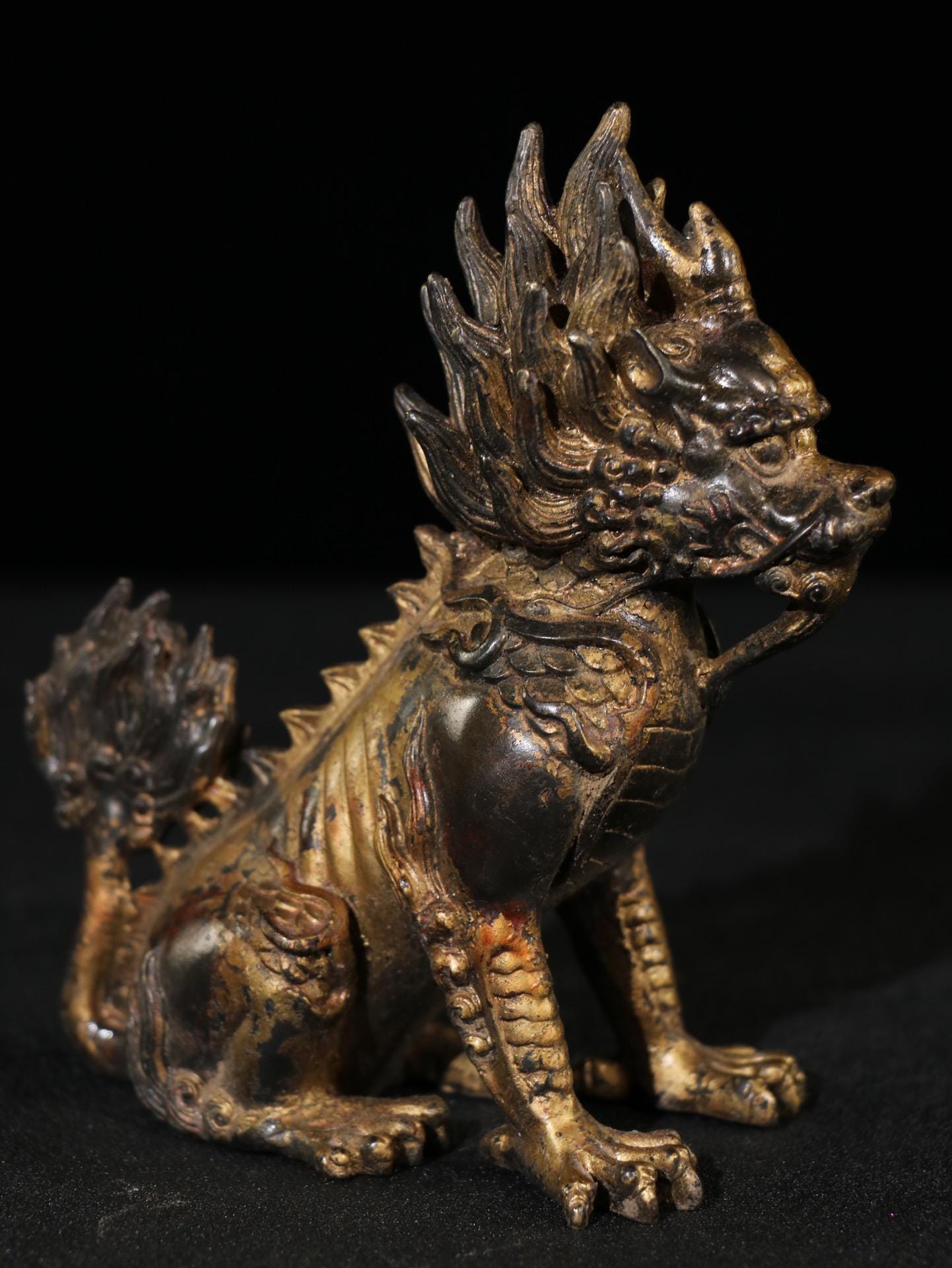 中国のアンティークの純粋な手彫りの絶妙で珍しい純銅の吉兆の獣の麒麟