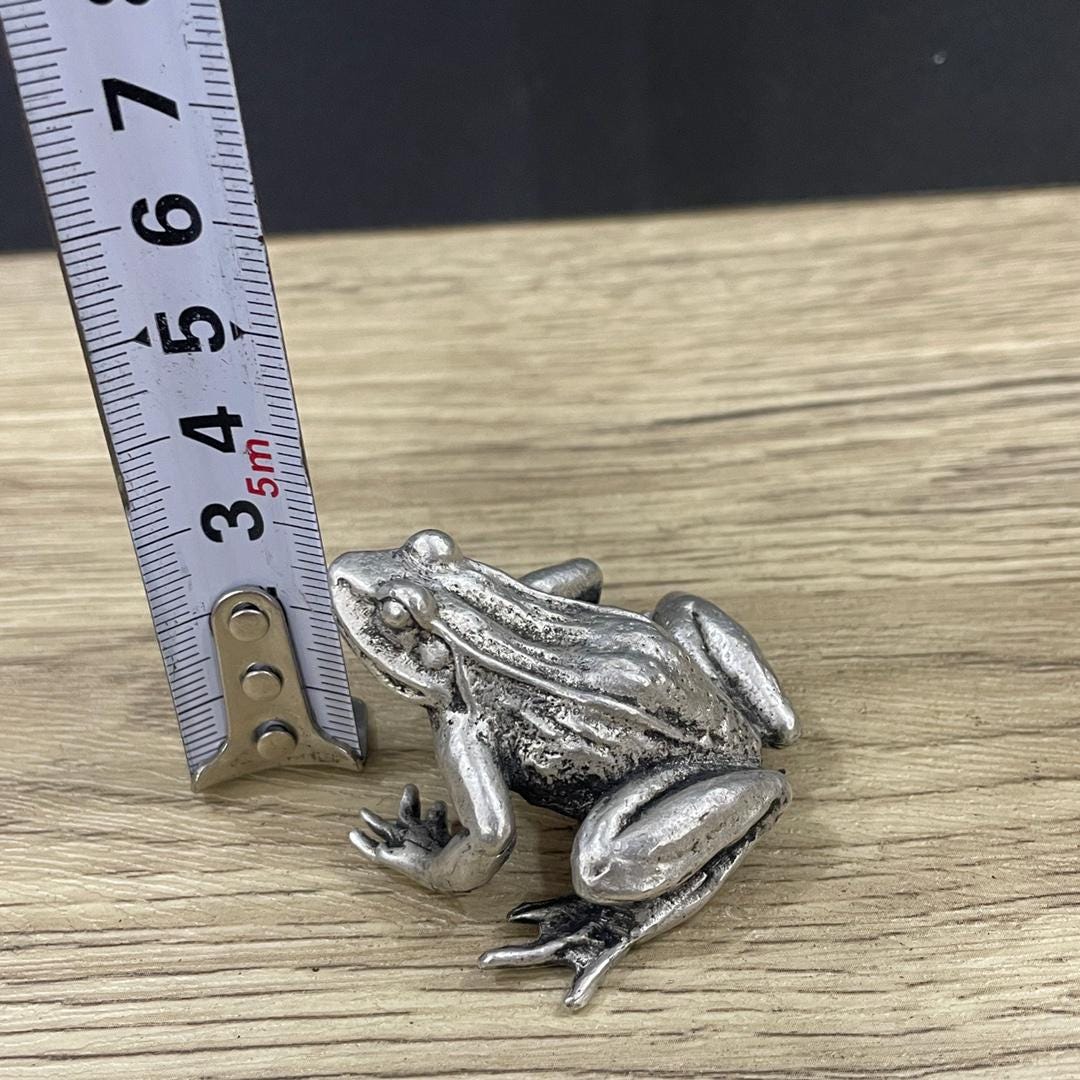 手彫りの絶妙で珍しい白銅のカエルの像の装飾品、ティーペットの装飾品
