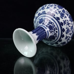 Exquisite blue and white porcelain lotus pattern small vase ornament,ceramic vase