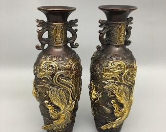 中国のアンティークの手彫りの純銅の金箔の龍と鳳凰の像の花瓶のペア 