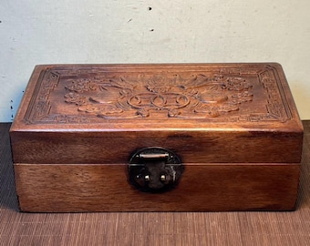 中国のアンティークの手彫りの漆塗りの龍と鳳凰の模様の宝石箱の収納箱