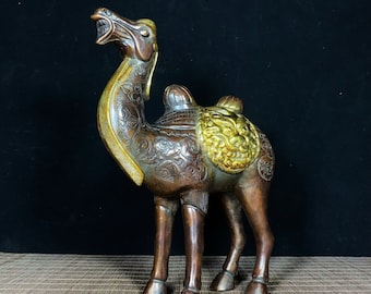 中国のコレクションにある手作りの青銅の牛の像のペア、装飾家具