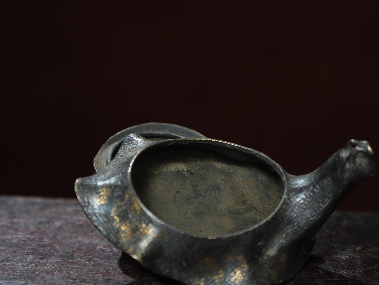 中国のアンティークの手作りの絶妙でユニークな純銅のカタツムリの模様