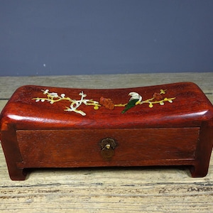 Caja de almohada antigua china de palisandro natural con incrustaciones de concha, con patrones de flores y pájaros, puramente tallada a mano, rara, exquisita, preciosa