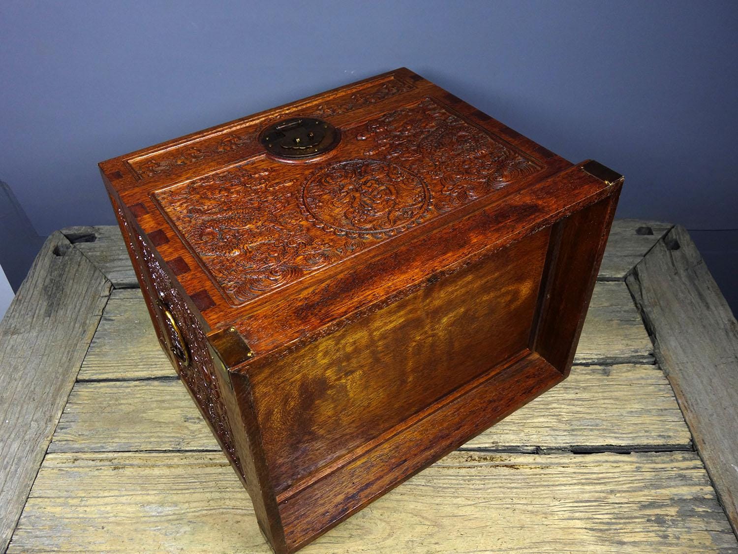 Chinese Handcrafted Exquisite and Unique Rosewood Dragon Pattern
