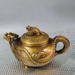 Tetera china antigua de cobre puro dorado, hecha a mano, con forma de dragón y tortuga. Adornos para vino, exquisitos y preciosos, dignos de colección.