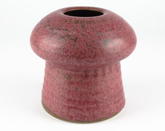 Gubbels Helden, pink studio pottery, pink ceramic vase, pink crystalline glaze, Dutch Pottery, mid century, mcm signed studio cermic vase