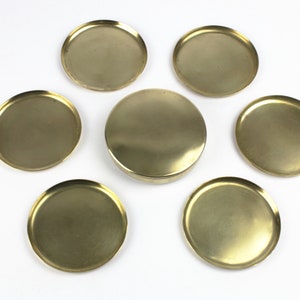 Set von sechs Messing Untertellern mit Box, Vintage Unterteller, DDR Kunsthandwerk, Mid Century, 60er Jahre