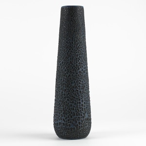 Vaso alto in ceramica Albert Kiessling, con decorazione a pelle di serpente nera, manifattura della Germania dell'Est, metà del XX secolo, anni '60.