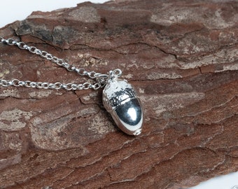 Silver acorn pendant/silver acorn